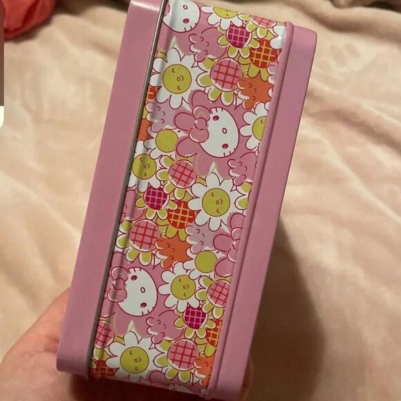 Sanrio Hello Kitty Tin Lunch Box - Picture 2 of 4